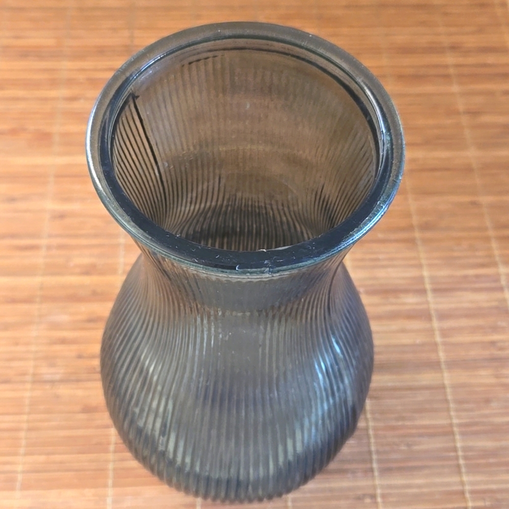 🌴3/$10 glass vase